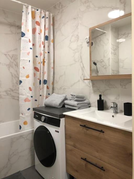 Superbe Appartement Tout Equipe, Le Nid D'Eva A Metz Gare, Parking Prive, Balcon, F2, 50M2, 3P Exteriér fotografie